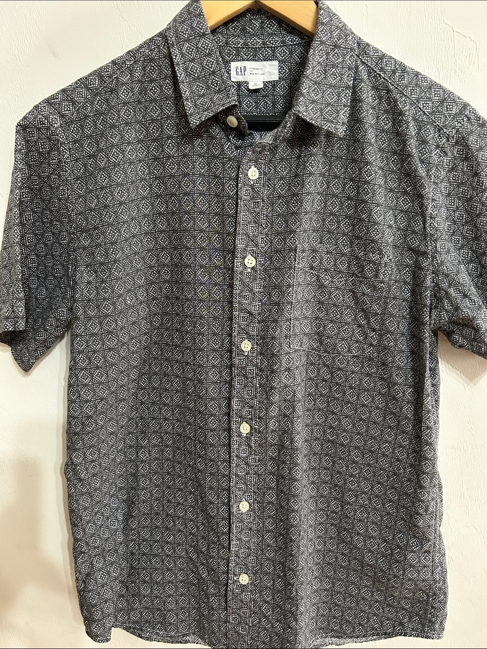 GAP Men's Youth M  Short-Sleeve Geometric Button-Down Shirt - Black & White